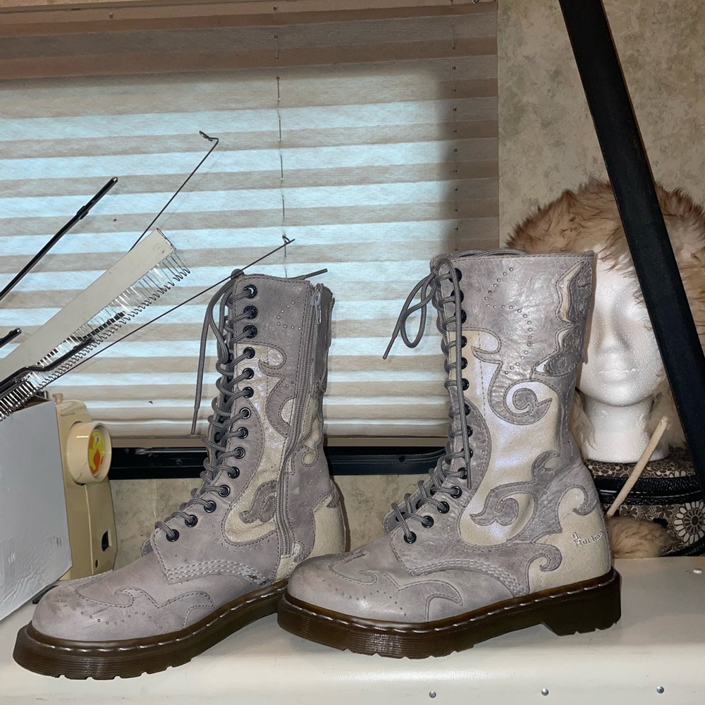Dr martens butterfly boots with swirls tan and grey lace up and zip up
